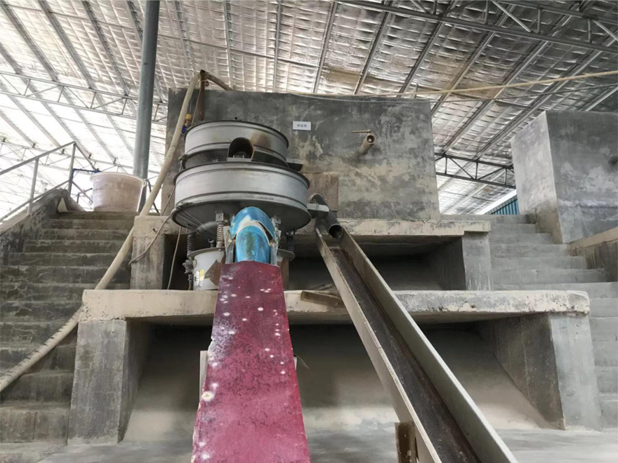 Special vibrating screen for slurry